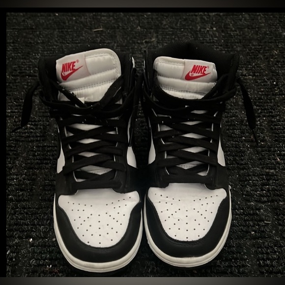 Nike Panda Dunks - Picture 2 of 4